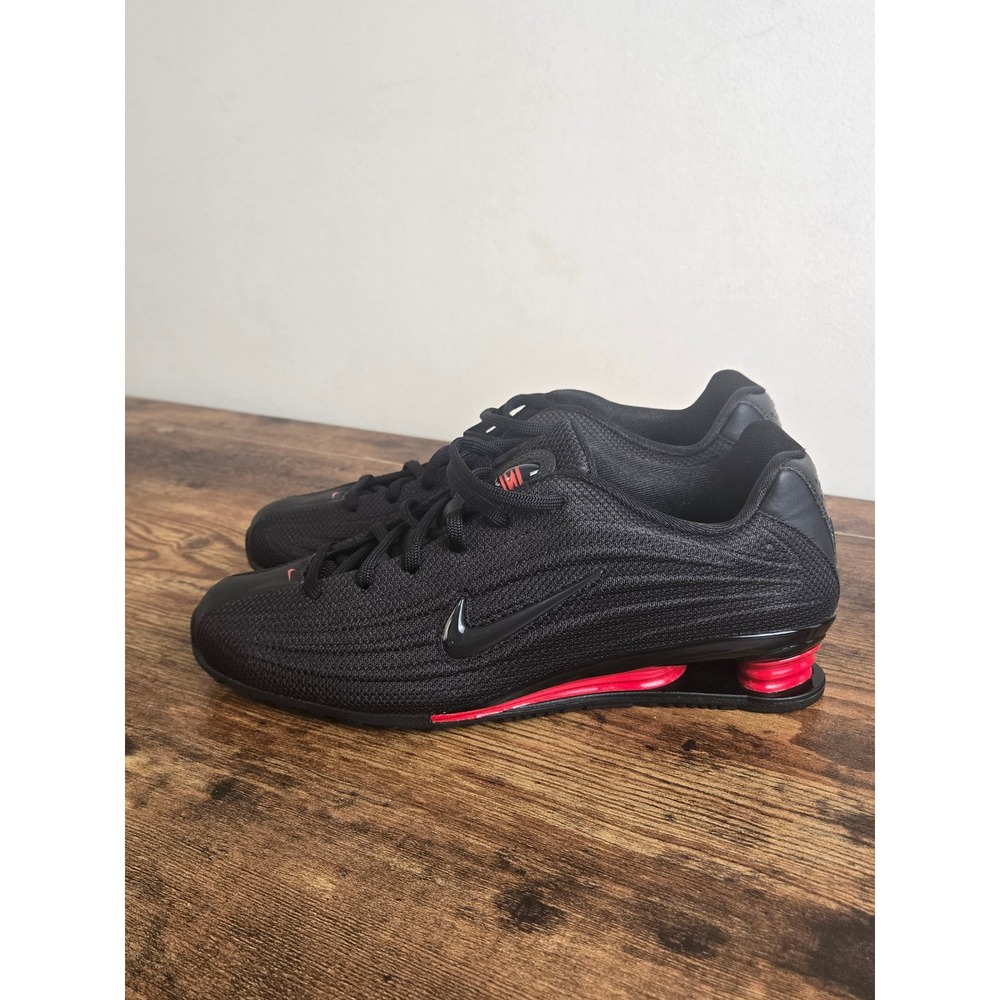 Nike Shox R4 Black University Red Sneakers HQ7540-002 Womens 7.5 New No Box
